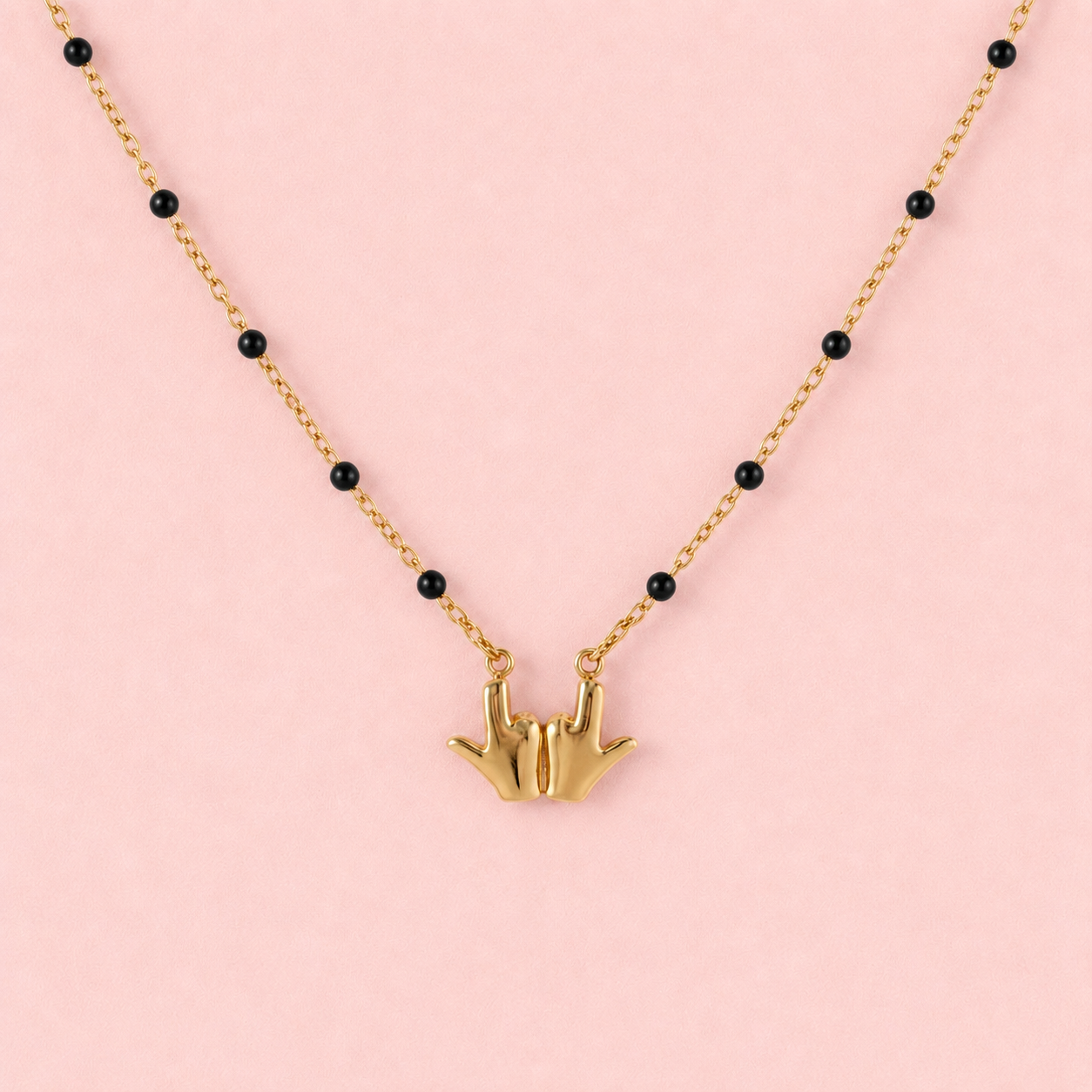 Collier perles du « J »