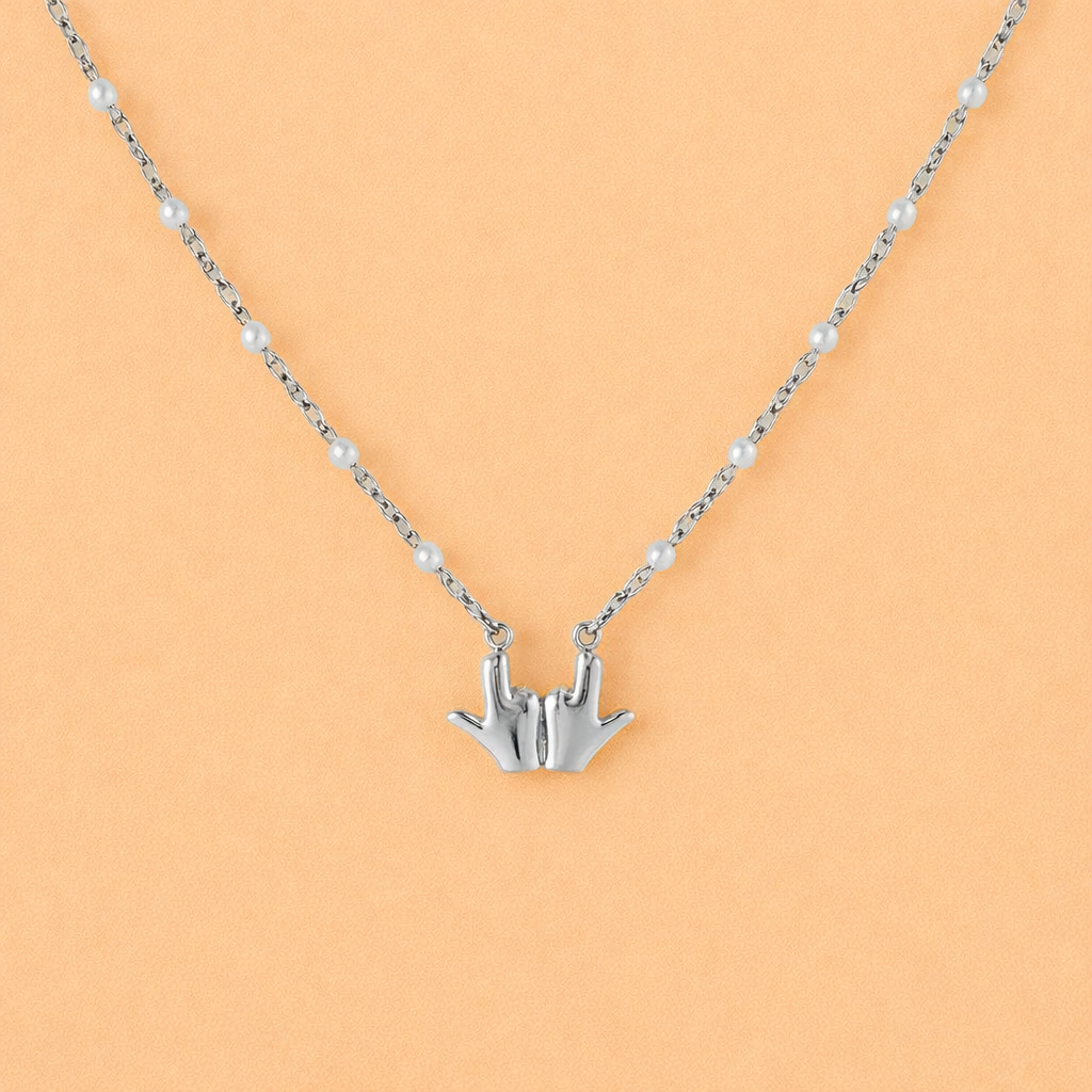 Collier perles du « J »