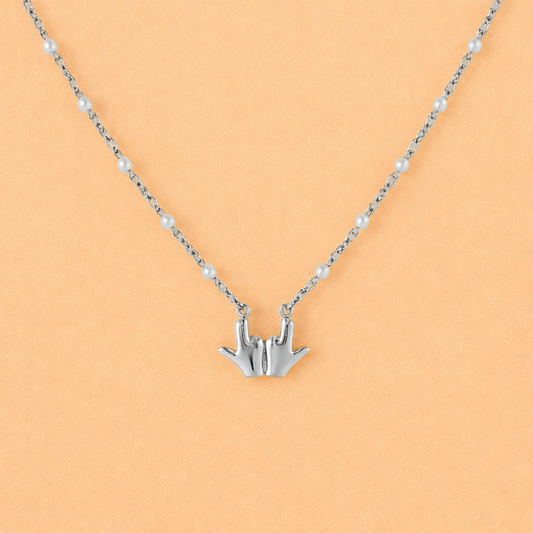 Collier perles du « J »