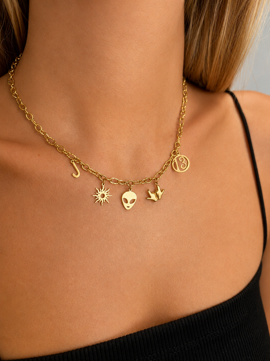 Collier breloque du J